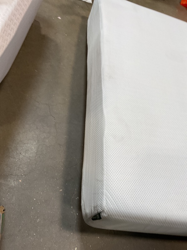 Photo 1 of **DIRTY FROM TRANSPORT **ZINUS 12 Inch Green Tea Cooling Memory Foam Mattress [New Version], King, Fiberglass Free, Medium Firmness, Cooling Gel Foam, Certified Safe Foams & Fabric, Mattress 