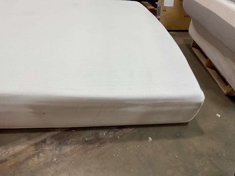 Photo 1 of **DIRTY FROM TRANSPORT **ZINUS 12 Inch Green Tea Cooling Memory Foam Mattress [New Version], King, Fiberglass Free, Medium Firmness, Cooling Gel Foam, Certified Safe Foams & Fabric, Mattress 
