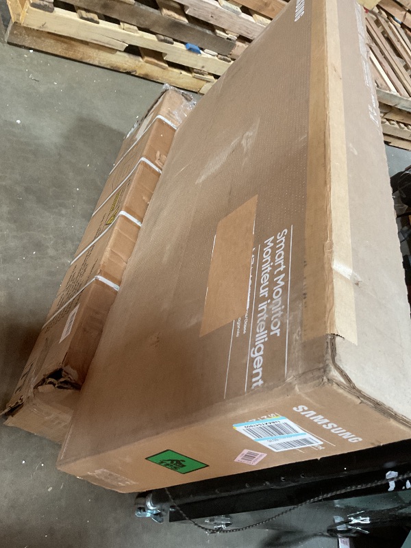 Photo 1 of **SELLING FOR PARTS. NO PWER CORD. NO REMOTE.DAMAGE TO SCREEN **Samsung 43-Inch M7 (M70D) Series 4K UHD Smart Monitor, Speakers, HDR10, USB-C, Multiple Ports, Gaming Hub, SolarCell Remote, Vision Accessibility Tools, LS43DM702UNXGO, Black