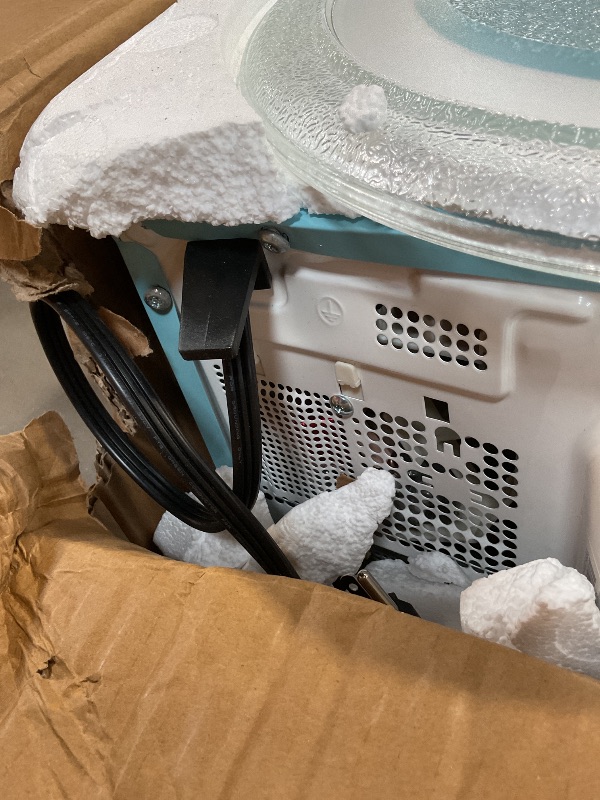 Photo 1 of **CORNER DENTED**Galanz GLCMKZ11BER10 Retro Countertop Microwave Oven with Auto Cook & Reheat, Defrost, Quick Start Functions, Easy Clean with Glass Turntable, Pull Handle, 1.1 cu ft, Blue