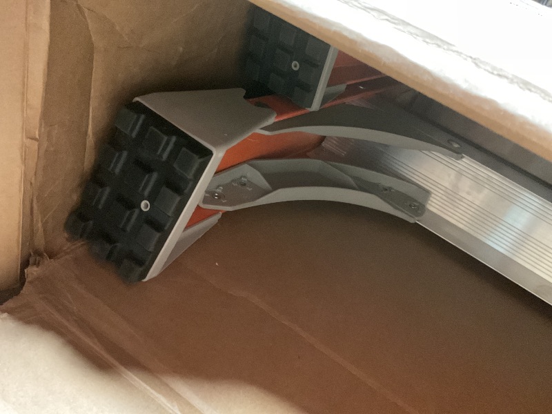 Photo 1 of **MINOR SCRAPE DAMAGE ON TOP**Advent 12 foot ladder