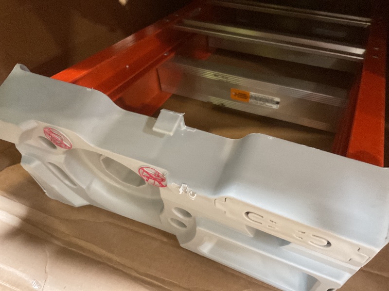 Photo 1 of **MINOR SCRAPE DAMAGE ON TOP**Advent 12 foot ladder