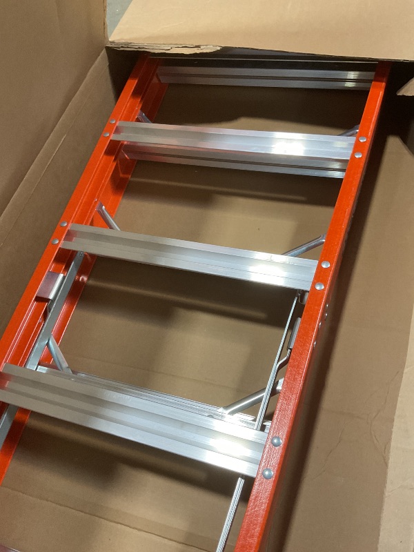 Photo 1 of **MINOR SCRAPE DAMAGE ON TOP**Advent 12 foot ladder