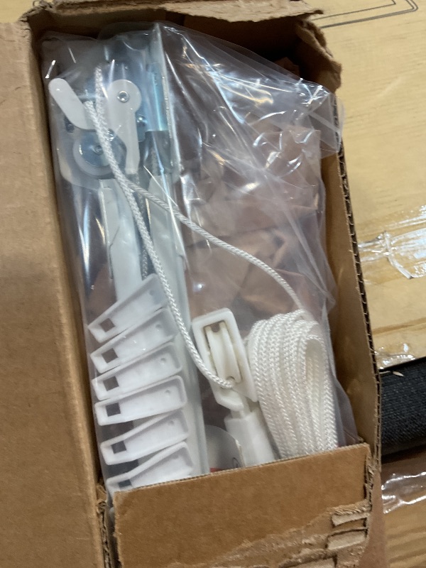 Photo 1 of **MISSING ASSEMBLY PARTS** Rod Desyne AMN-3111-841 Heavy Duty Center Open Traverse Rod, 84-156 inch, White