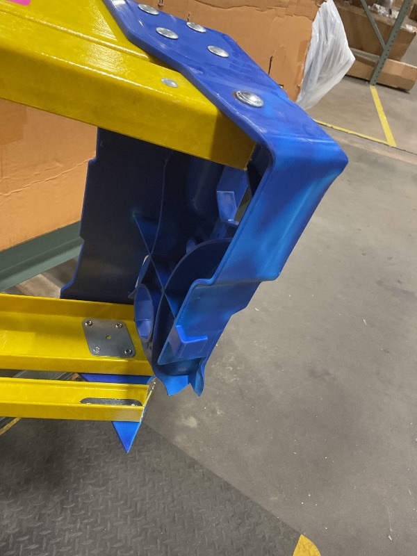 Photo 1 of **TOP CAP/STEP BROKEN**Louisville Ladder 5-Foot Fiberglass Step Ladder, 250-Pound Load Capacity, Type I, FS2005