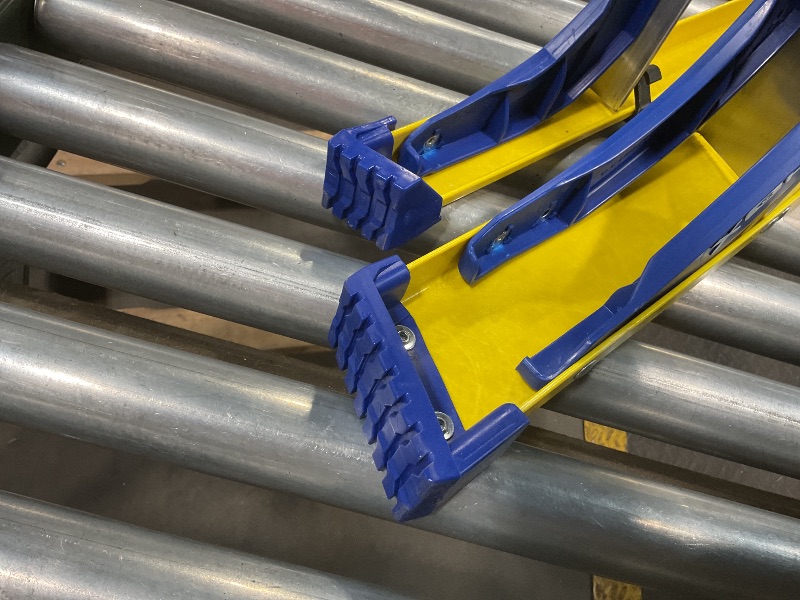 Photo 1 of **TOP CAP/STEP BROKEN**Louisville Ladder 5-Foot Fiberglass Step Ladder, 250-Pound Load Capacity, Type I, FS2005