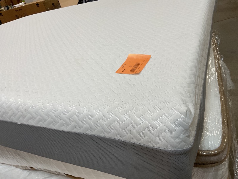 Photo 1 of **DIRTY FROM TRANSPORT **Zinus Cooling Airflow 10" Hybrid Mattress , Adult, Queen