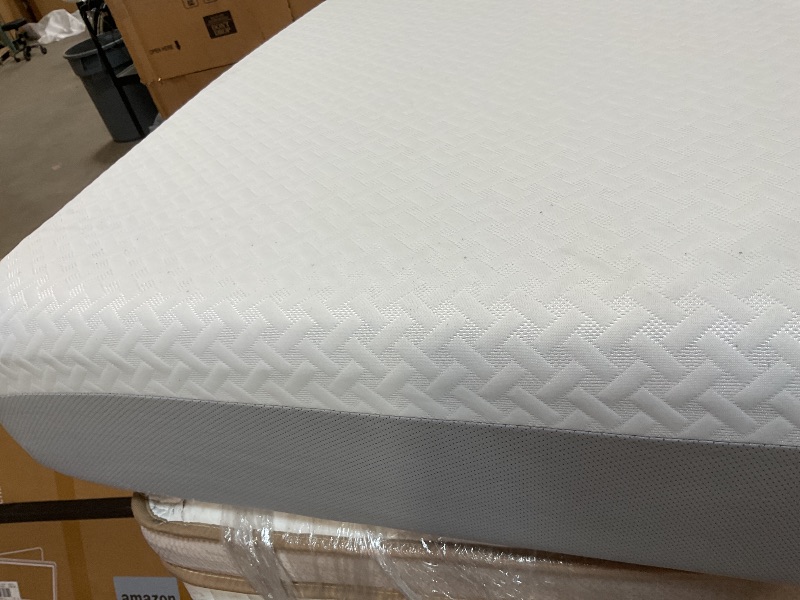 Photo 1 of **DIRTY FROM TRANSPORT **Zinus Cooling Airflow 10" Hybrid Mattress , Adult, Queen