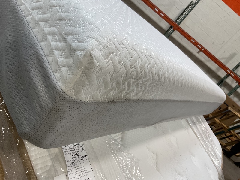 Photo 1 of **DIRTY FROM TRANSPORT **Zinus Cooling Airflow 10" Hybrid Mattress , Adult, Queen