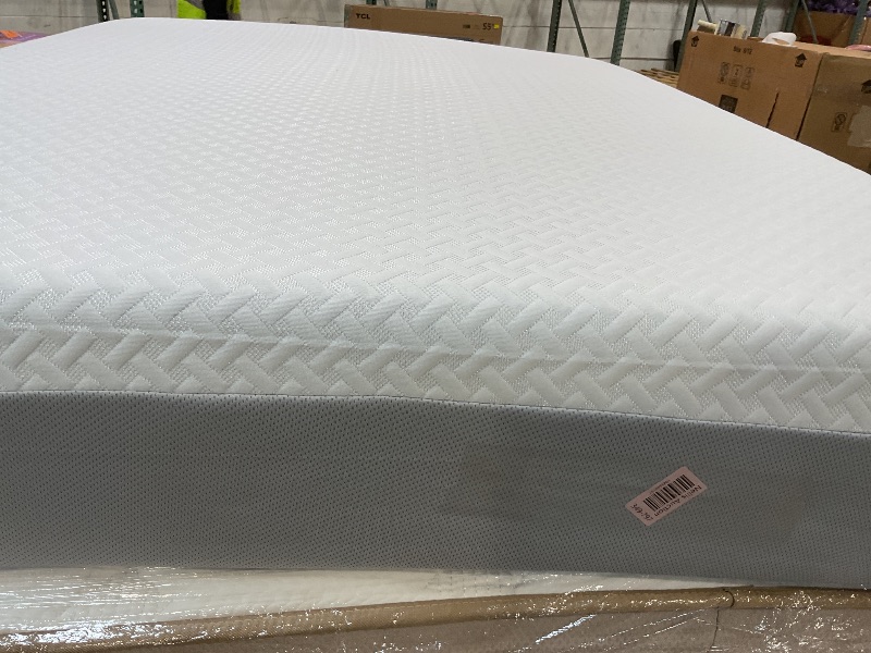 Photo 1 of **DIRTY FROM TRANSPORT **Zinus Cooling Airflow 10" Hybrid Mattress , Adult, Queen