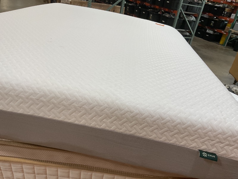 Photo 1 of **DIRTY FROM TRANSPORT **Zinus Cooling Airflow 10" Hybrid Mattress , Adult, Queen