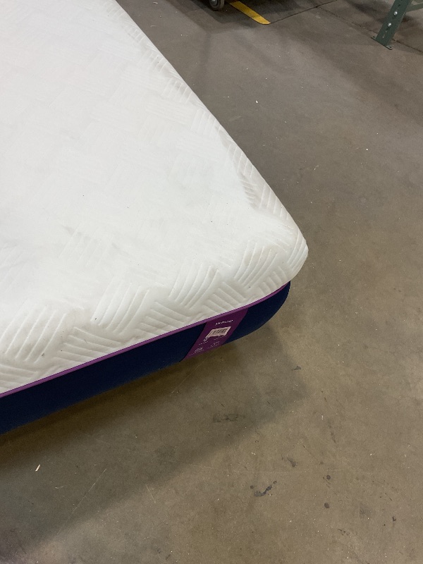 Photo 1 of **DIRTY FROM TRANSPORT . TEAR ON BOTTOM**Signature Sleep Memoir 12 Inch Memory Foam Mattress, Medium, Certipur-US and OEKO-TEX,