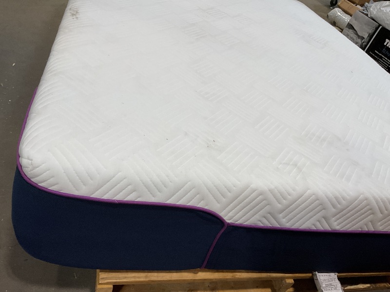 Photo 1 of **DIRTY FROM TRANSPORT . TEAR ON BOTTOM**Signature Sleep Memoir 12 Inch Memory Foam Mattress, Medium, Certipur-US and OEKO-TEX,