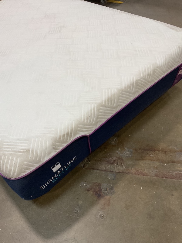 Photo 1 of **DIRTY FROM TRANSPORT . TEAR ON BOTTOM**Signature Sleep Memoir 12 Inch Memory Foam Mattress, Medium, Certipur-US and OEKO-TEX,