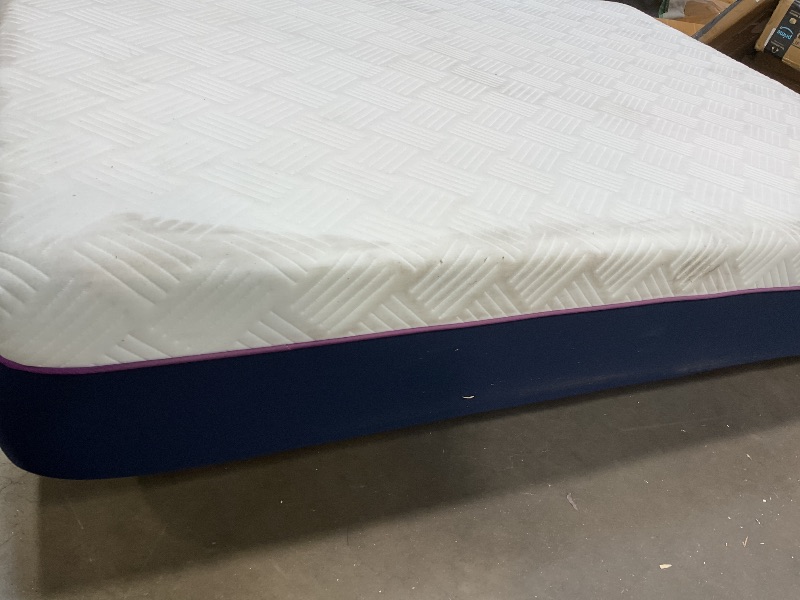 Photo 1 of **DIRTY FROM TRANSPORT . TEAR ON BOTTOM**Signature Sleep Memoir 12 Inch Memory Foam Mattress, Medium, Certipur-US and OEKO-TEX,