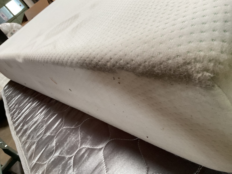 Photo 1 of **DIRTY FROM TRANSPORT**ZINUS 10 Inch Green Tea Memory Foam Mattress [New Version], Queen, Fiberglass free, Medium Firm Feel, Zoned Pressure Relief, Certified Safe Foams & Fabric, 