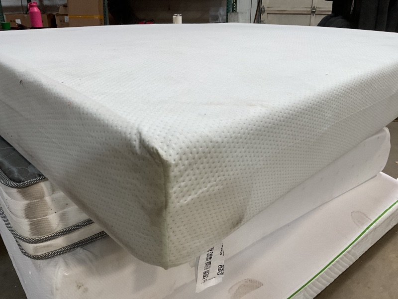 Photo 1 of **DIRTY FROM TRANSPORT**ZINUS 10 Inch Green Tea Memory Foam Mattress [New Version], Queen, Fiberglass free, Medium Firm Feel, Zoned Pressure Relief, Certified Safe Foams & Fabric, 