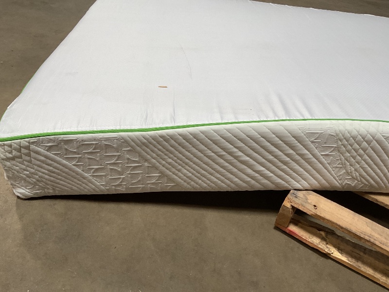 Photo 1 of **DIRTY FROM TRANSPORT **ZINUS 6 Inch Foam and Spring Hybrid Mattress, 2 Pack [New Version], Twin, Fiberglass Free, Bunk Bed Compatible, Durable Support, Certified Safe Foams & Fabric, Mattress 