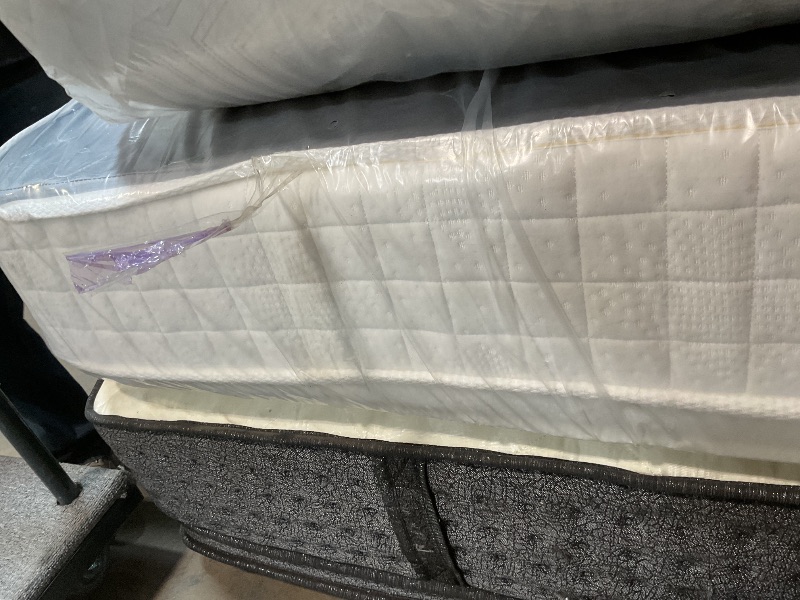 Photo 1 of **DIRTY FROM TRANSPORT**FDW 12 inch Gel Memory Foam Mattress Medium Firm Mattresses for Cool Sleep Relieving Pressure Relief Fiberglass Free CertiPUR-US Certified Mattress  (King)