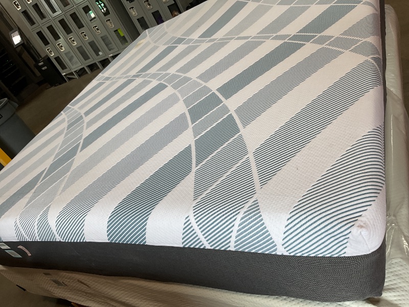 Photo 1 of **DIRTY FROM TRANSPORT **Sealy Dreamlife 12” Hybrid Mattress-i, California King, SealyComfort Gel Memory Foam, SealyResponsive Encased Coils, Surface-Guard Technology