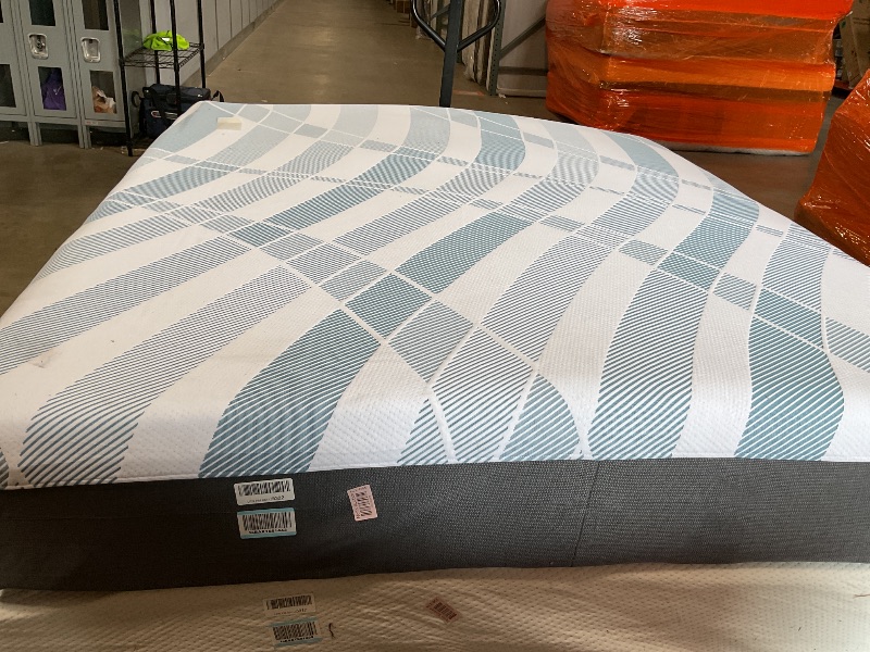 Photo 1 of **DIRTY FROM TRANSPORT **Sealy Dreamlife 12” Hybrid Mattress-i, California King, SealyComfort Gel Memory Foam, SealyResponsive Encased Coils, Surface-Guard Technology