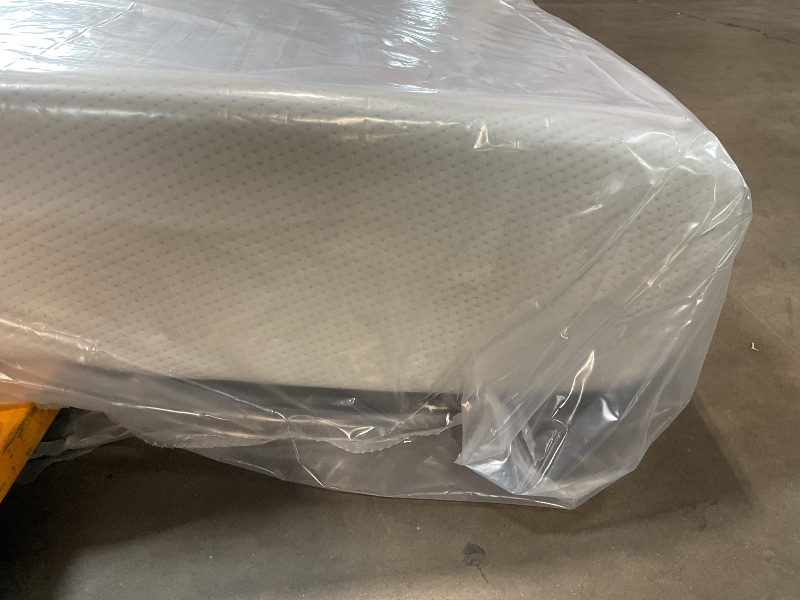 Photo 1 of **DIRTY FROM TRANSPORT **ZINUS 12 Inch Green Tea Memory Foam Mattress [New Version], King, Fiberglass free, Medium Firm Feel, Zoned Pressure Relief, Certified Safe Foams & Fabric, Mattress 