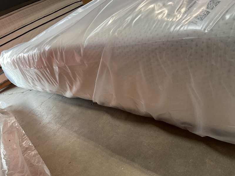 Photo 1 of **DIRTY FROM TRANSPORT **ZINUS 12 Inch Green Tea Memory Foam Mattress [New Version], King, Fiberglass free, Medium Firm Feel, Zoned Pressure Relief, Certified Safe Foams & Fabric, Mattress 