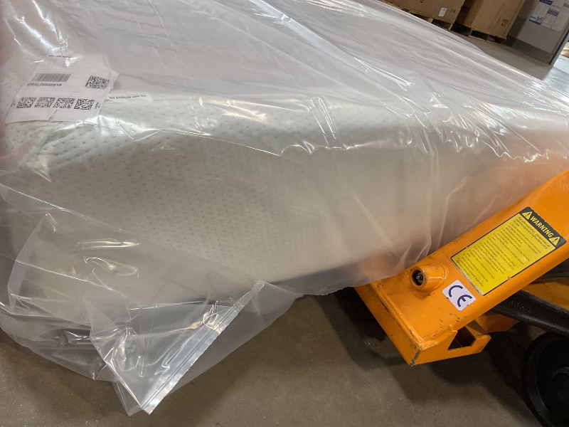 Photo 1 of **DIRTY FROM TRANSPORT **ZINUS 12 Inch Green Tea Memory Foam Mattress [New Version], King, Fiberglass free, Medium Firm Feel, Zoned Pressure Relief, Certified Safe Foams & Fabric, Mattress 