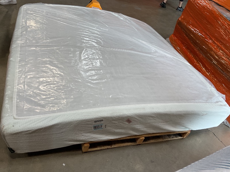 Photo 1 of **DIRTY FROM TRANSPORT **ZINUS 12 Inch Green Tea Memory Foam Mattress [New Version], King, Fiberglass free, Medium Firm Feel, Zoned Pressure Relief, Certified Safe Foams & Fabric, Mattress 