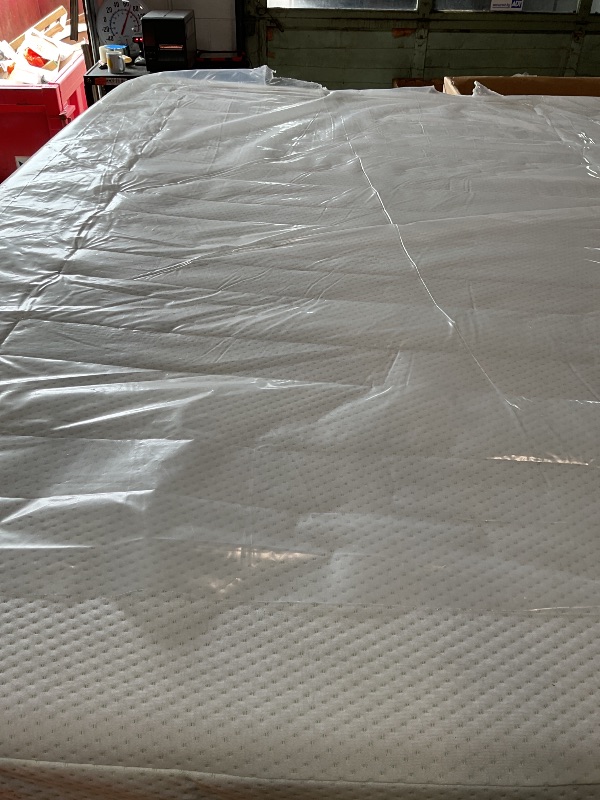 Photo 1 of **DIRTY FROM TRANSPORT **ZINUS 12 Inch Green Tea Memory Foam Mattress [New Version], King, Fiberglass free, Medium Firm Feel, Zoned Pressure Relief, Certified Safe Foams & Fabric, Mattress 