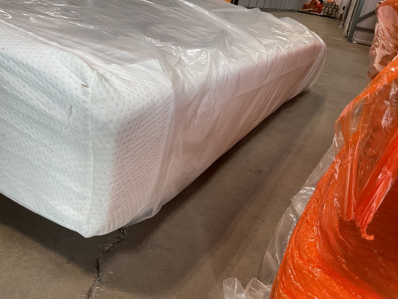 Photo 1 of **DIRTY FROM TRANSPORT **ZINUS 12 Inch Green Tea Memory Foam Mattress [New Version], King, Fiberglass free, Medium Firm Feel, Zoned Pressure Relief, Certified Safe Foams & Fabric, Mattress 