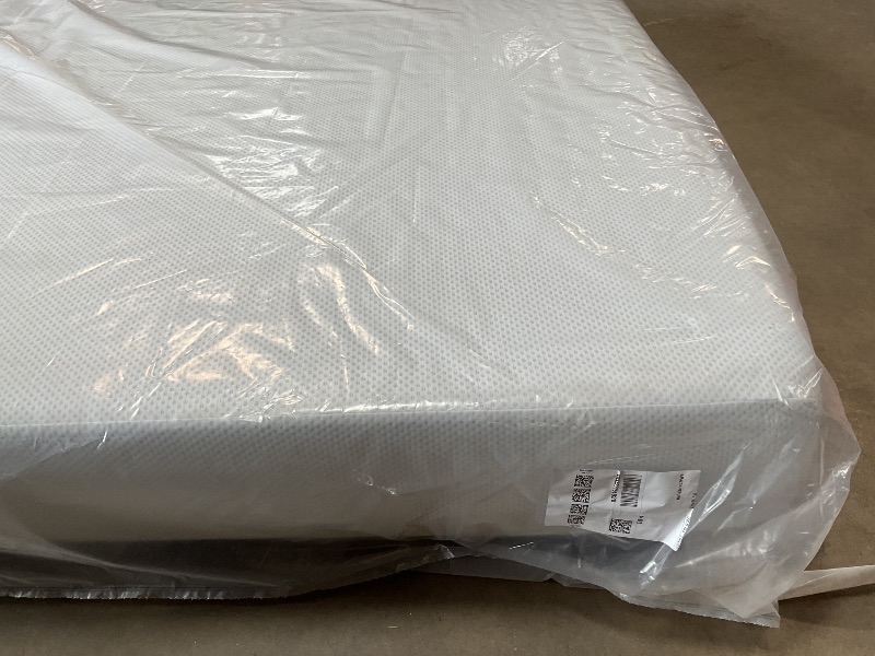 Photo 1 of **DIRTY FROM TRANSPORT **ZINUS 10 Inch Green Tea Cooling Memory Foam Mattress [New Version], King, Fiberglass Free, Medium Firmness, Cooling Gel Foam, Certified Safe Foams & Fabric, 
