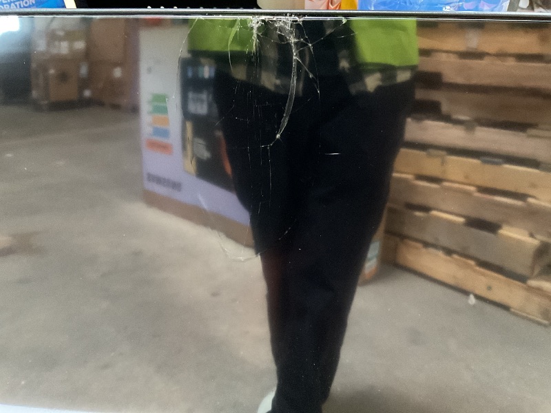 Photo 1 of ****PARTS ONLY CRACKED SCREEN***Samsung 65-Inch Class Crystal UHD U8000F 4K Smart TV (2025 Model) Endless Free Content, Crystal Processor 4K, MetalStream Design, Knox Security, Works with Alexa