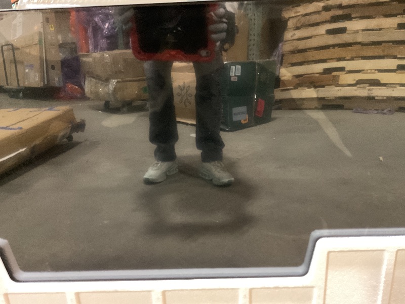 Photo 1 of ****SHATTERED SCREEN PARTS ONLY*****SAMSUNG 50-Inch Class Crystal UHD U8000F 4K Smart TV (2025 Model) Endless Free Content, Crystal Processor 4K, MetalStream Design, Knox Security, Works with Alexa