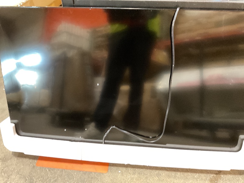 Photo 1 of *****BROKEN-SHATTERED SCREEN. PARTS ONLY!!!!***** Roku Smart TV – 43-Inch Select Series 4K HDR RokuTV with Roku Enhanced Voice Remote, Brilliant 4K Picture, Automatic Brightness, & Seamless Streaming – Live Local News, Sports, Family Entertainment