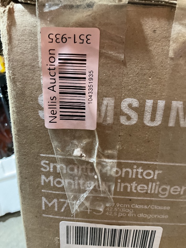 Photo 1 of ****CRACKED SCREEN TELEVISION IS FOR PARTS ONLY**** Samsung 43-Inch M7 (M70D) Series 4K UHD Smart Monitor, Speakers, HDR10, USB-C, Multiple Ports, Gaming Hub, SolarCell Remote, Vision Accessibility Tools, LS43DM702UNXGO, Black