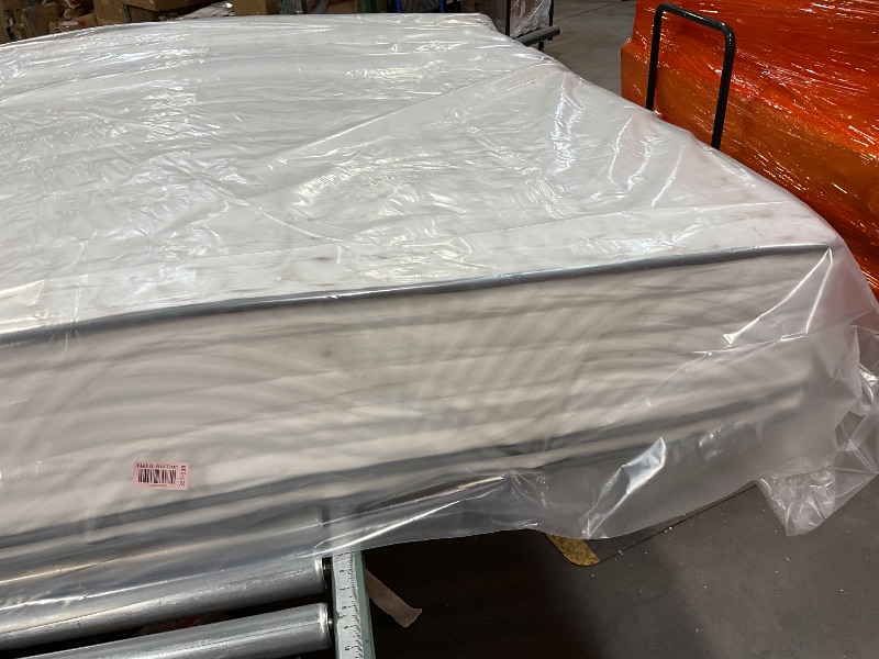 Photo 1 of *DIRTY FROM TRANSPORT. Novilla King Size Mattress, 12 inch Hybrid King Mattress for Back Pain Relief & Support, King Hybrid Mattresses with Pocket Spring & Comfortable Foam, Motion Isolation, Certipur-Us Certified