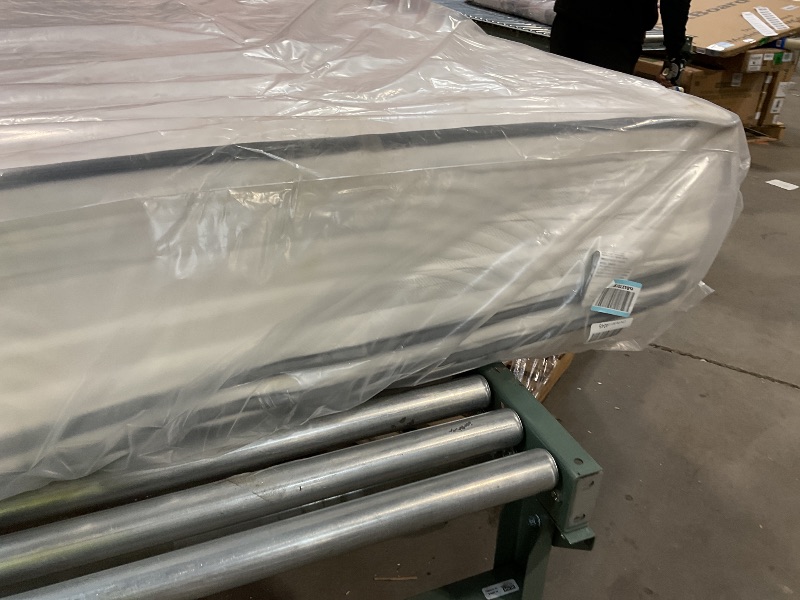 Photo 1 of *DIRTY FROM TRANSPORT. Novilla King Size Mattress, 12 inch Hybrid King Mattress for Back Pain Relief & Support, King Hybrid Mattresses with Pocket Spring & Comfortable Foam, Motion Isolation, Certipur-Us Certified