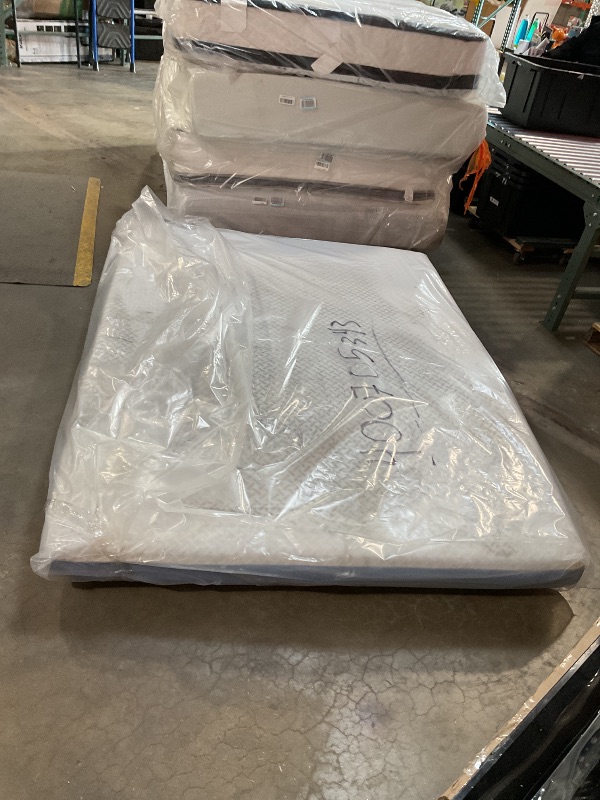 Photo 1 of *DIRTY FROM TRANSPORT.* ZINUS 6 Inch Cooling Essential Memory Foam Mattress [New Version], Queen, Fiberglass Free, Medium Feel, Cooling Airflow Memory Foam, Certified Safe Foams & Fabric,