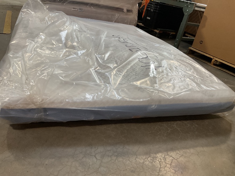 Photo 1 of *DIRTY FROM TRANSPORT.* ZINUS 6 Inch Cooling Essential Memory Foam Mattress [New Version], Queen, Fiberglass Free, Medium Feel, Cooling Airflow Memory Foam, Certified Safe Foams & Fabric,