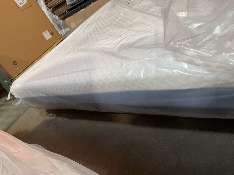 Photo 1 of *DIRTY FROM TRANSPORT.* ZINUS 6 Inch Cooling Essential Memory Foam Mattress [New Version], Queen, Fiberglass Free, Medium Feel, Cooling Airflow Memory Foam, Certified Safe Foams & Fabric,