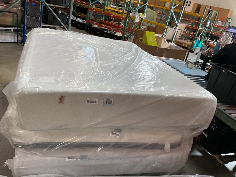 Photo 1 of *DIRTY FROM TRANSPORT*ZINUS 12 Inch Green Tea Memory Foam Mattress [New Version], Fiberglass free, Medium Firm Feel, Zoned Pressure Relief, Certified Safe Foams & Fabric,  Queen