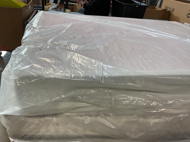 Photo 1 of *DIRTY FROM TRANSPORT*ZINUS 12 Inch Green Tea Memory Foam Mattress [New Version], Fiberglass free, Medium Firm Feel, Zoned Pressure Relief, Certified Safe Foams & Fabric,  Queen