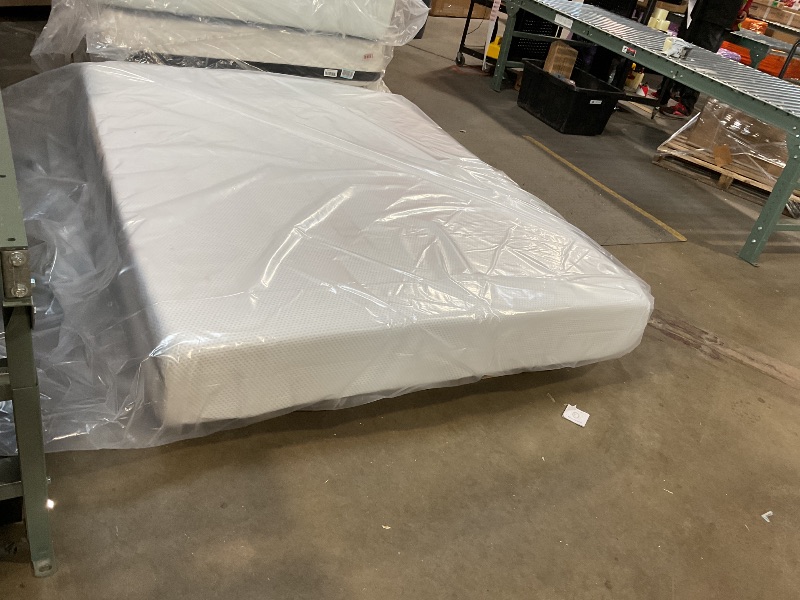 Photo 1 of *MAY BE DIRTY FROM TRANSPORT *ZINUS 10 Inch Green Tea Cooling Memory Foam Mattress [New Version], Queen, Fiberglass Free, Medium Firmness, Cooling Gel Foam, Certified Safe Foams & Fabric, 