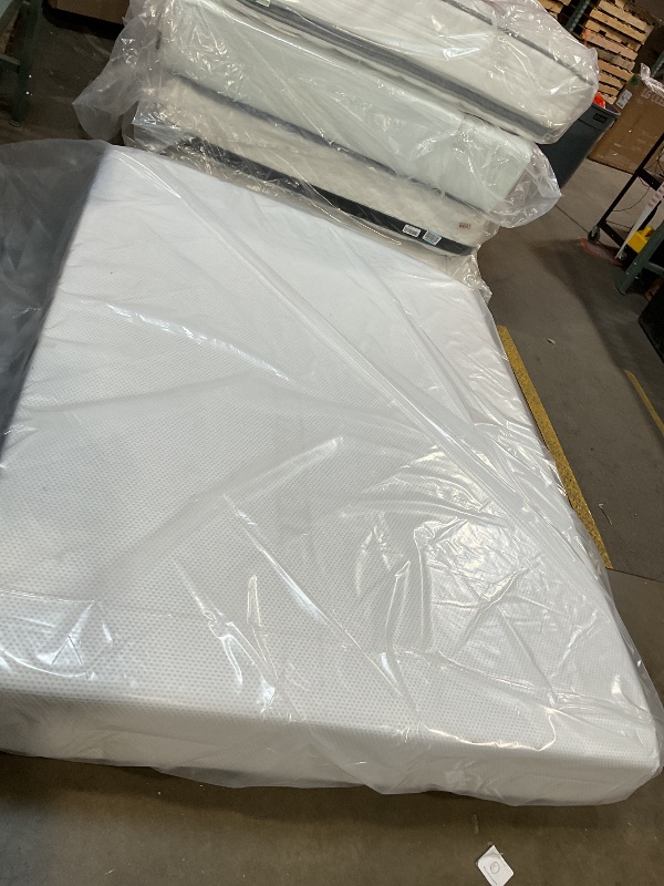 Photo 1 of *MAY BE DIRTY FROM TRANSPORT *ZINUS 10 Inch Green Tea Cooling Memory Foam Mattress [New Version], Queen, Fiberglass Free, Medium Firmness, Cooling Gel Foam, Certified Safe Foams & Fabric, 