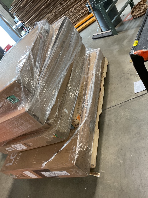 Photo 1 of **FINAL SALE / NO RETURNS /  PALLET OF 6 NON FUNCTIONAL TELEVISIONS**