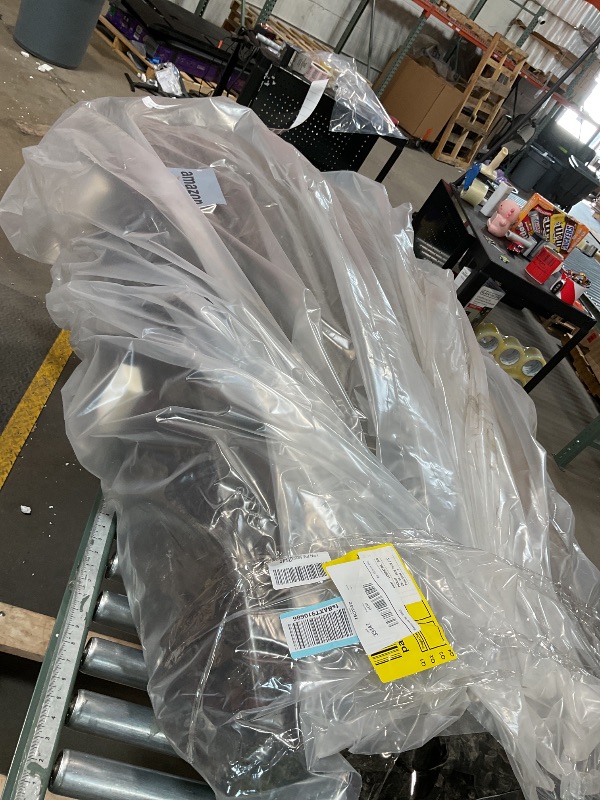 Photo 1 of **ONE SIDE CRACKED / Broke** Thule Motion 3 Rooftop Box, Black