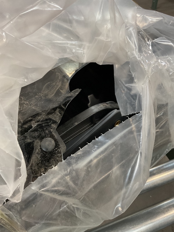 Photo 1 of **ONE SIDE CRACKED / Broke** Thule Motion 3 Rooftop Box, Black