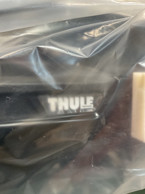 Photo 1 of **ONE SIDE CRACKED / Broke** Thule Motion 3 Rooftop Box, Black