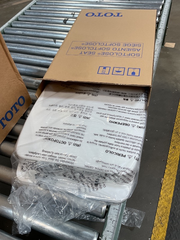 Photo 1 of **ONLY THE TANK, LID, AND TOILET SEAT ARE HERE**
**REFER TO PICTURES **
Aquia IV Arc 2-Piece 0.9/1.28 GPF Dual Flush Elongated ADA Comfort Height Toilet in Cotton White SoftClose Seat Included